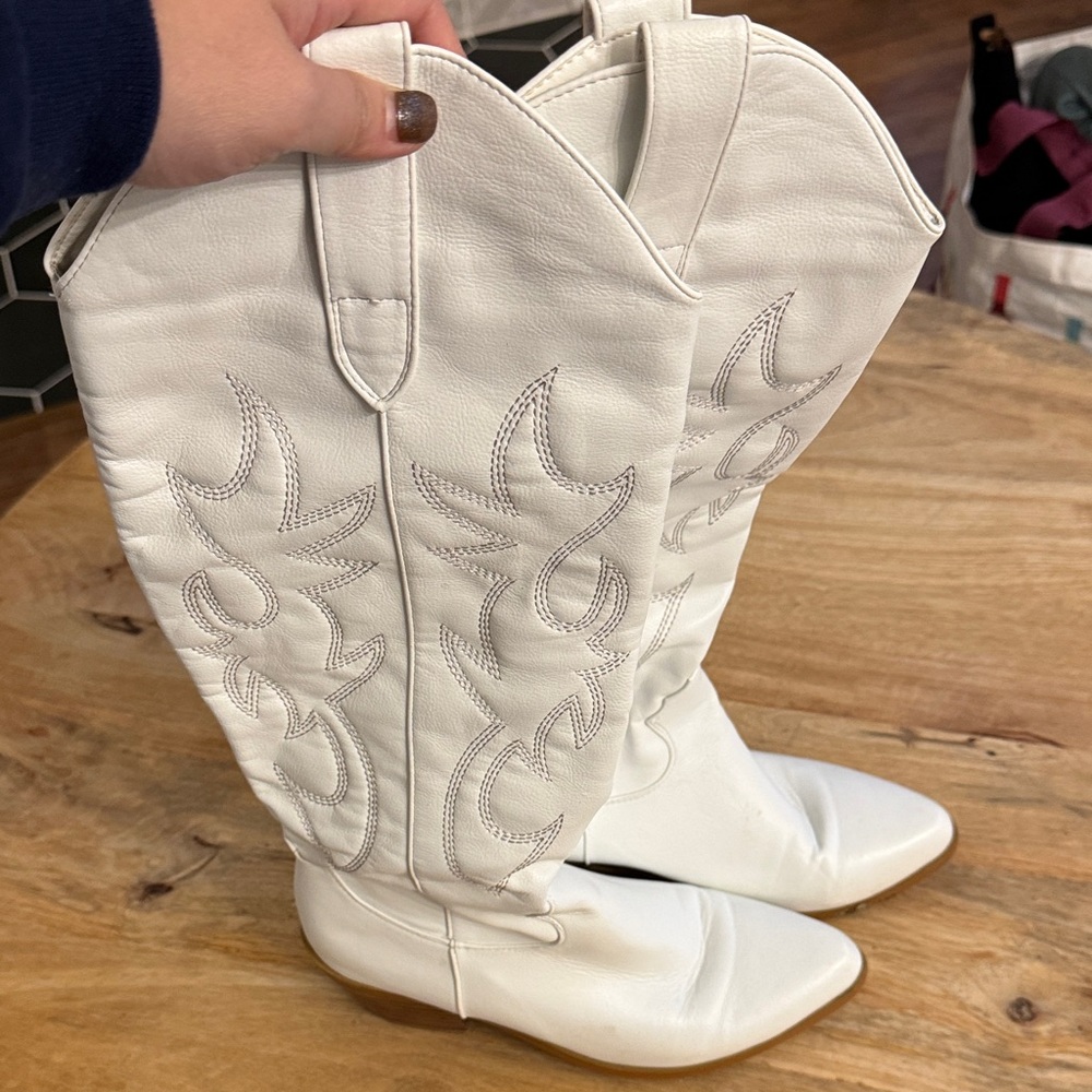 White Western-Style Women's Cowboy Boots